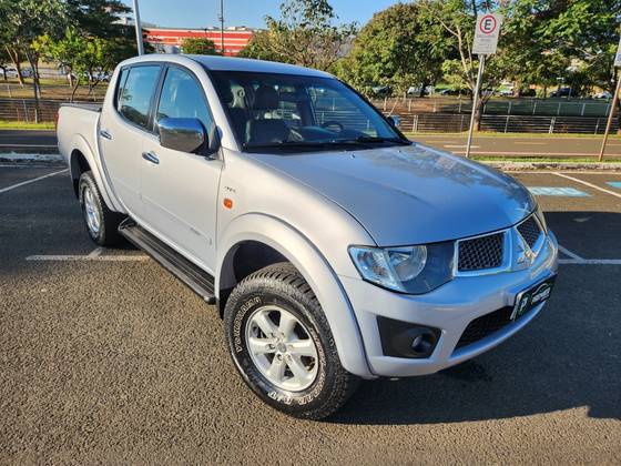 MITSUBISHI L200 TRITON 3.2 HPE 4X4 CD 16V TURBO INTERCOOLER DIESEL 4P AUTOMÁTICO MITSUBISHI L200 TRITON 3.2 HPE 4X4 CD 16V TURBO INTERCOOLER DIESEL 4P AUTOMÁTICO
